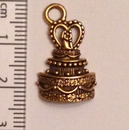 Wedding Cake charm - gold (29)